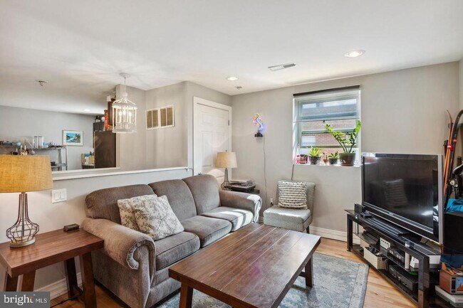 Building Photo - 2024 S 12th St