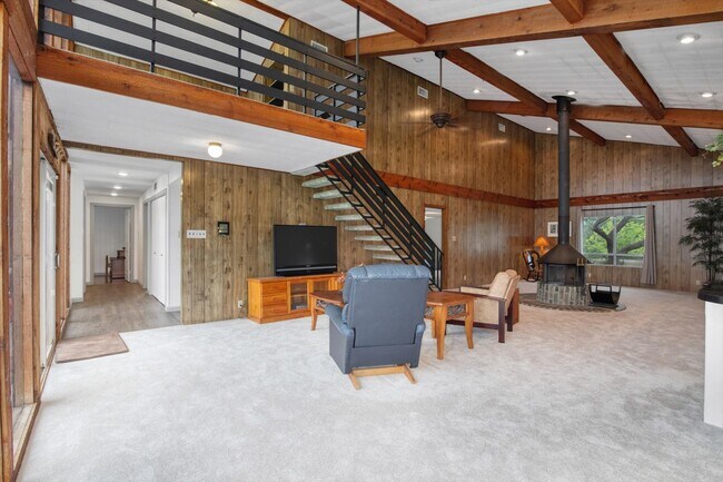 Building Photo - 6348 County Rd 659