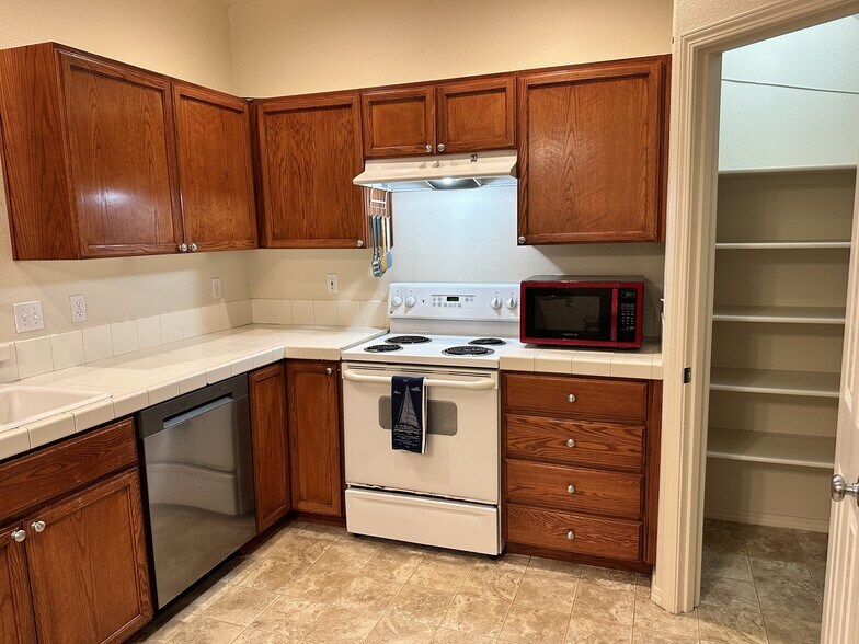Kitchen and pantry - 1709 SW 171st Ter