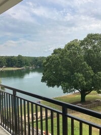 Building Photo - Sherrills Ford water front condo
