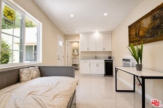 Building Photo - 487 S Sherbourne Dr