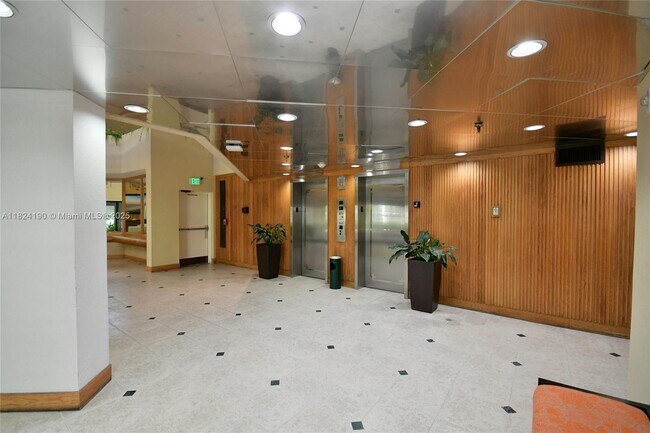 Building Photo - 170 Ocean Ln Dr