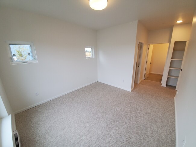 Building Photo - 2430 Tschache Ln