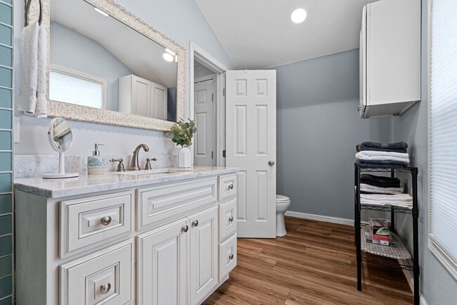 Building Photo - 2 Mead Dr