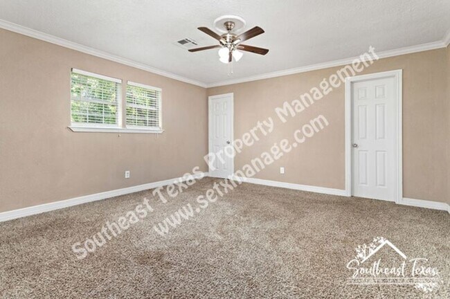 Building Photo - 250 Duhon St