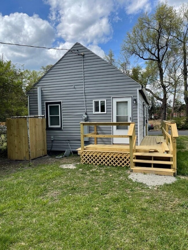 Building Photo - Cozy 2bd/1bath with Big Yard