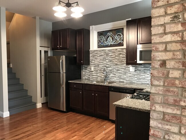 Building Photo - Stunning Large Home near Tower Grove Park