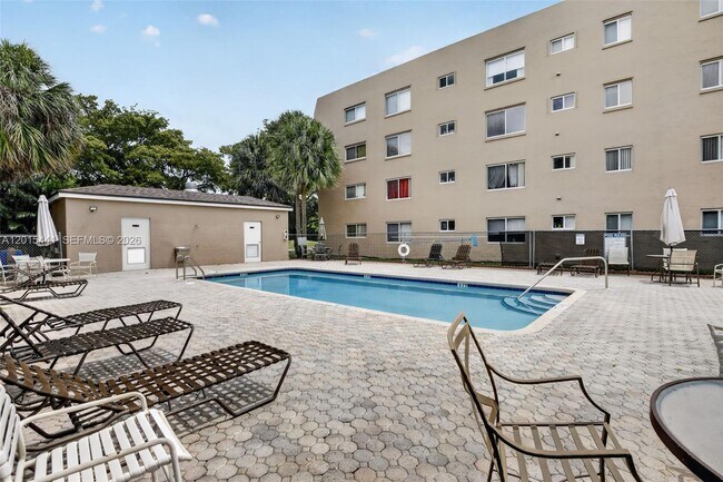Building Photo - 9470 Tangerine Pl