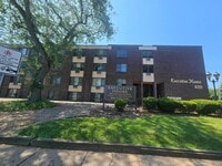 Building Photo - 1021 Asylum Ave