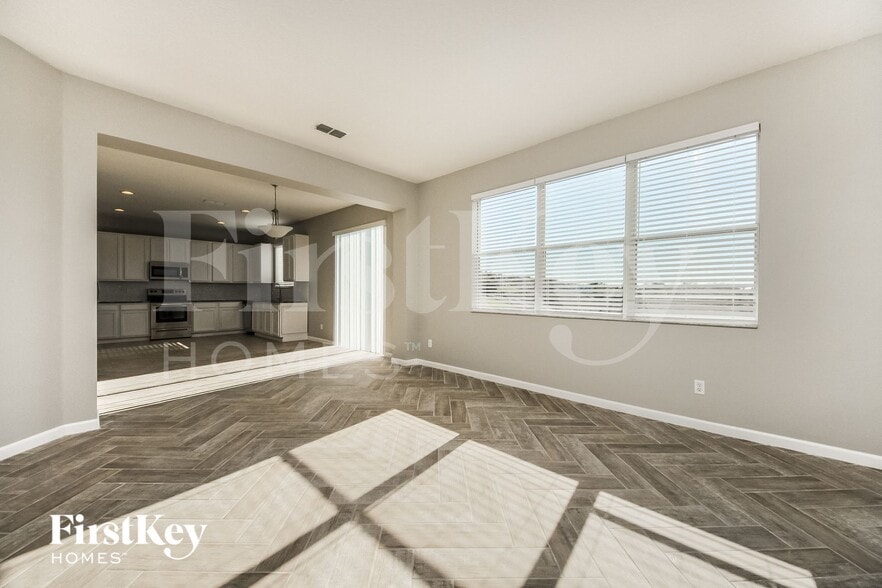 Building Photo - 796 Lakeview Pointe Dr