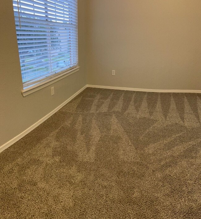 Building Photo - AVAILABLE ON JULY 1ST. BEAUTIFUL 1/1 CONDO...