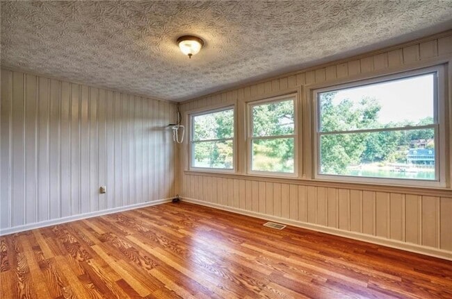 Building Photo - 6163 Lake Lanier Heights Rd