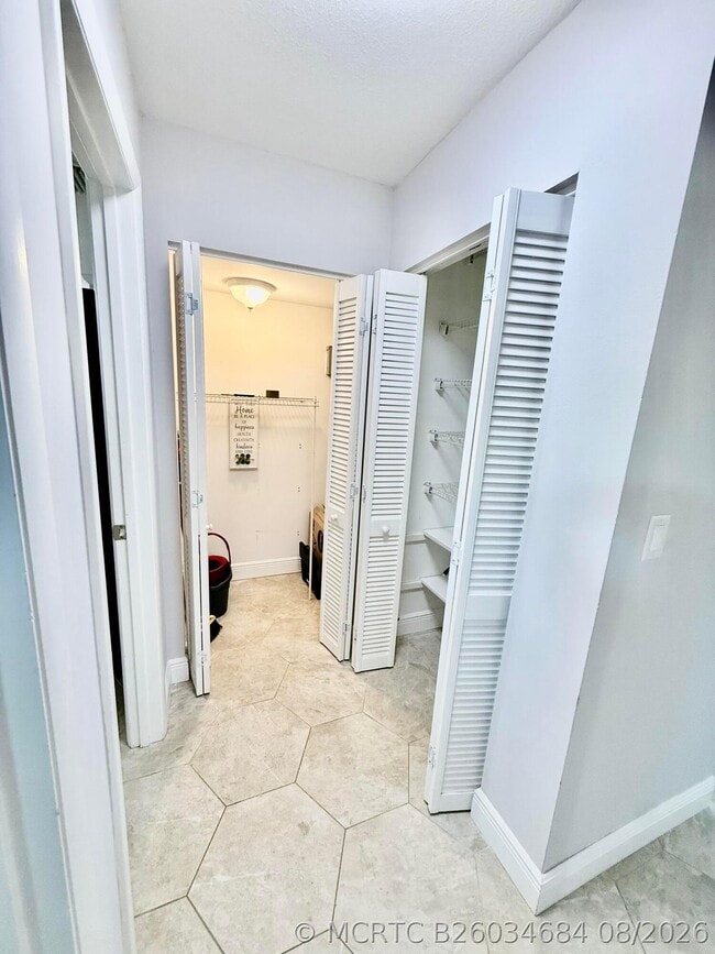 Building Photo - 916 Savannas Point Dr