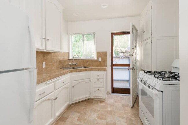 Building Photo - 2339 Abbot Kinney Blvd