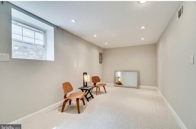 Building Photo - 6430 Gildar St