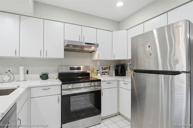 Building Photo - 5271 Wright Way E