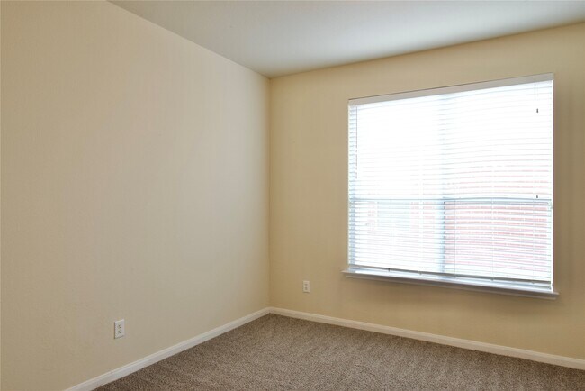 Building Photo - 3215 Cumberland Ct