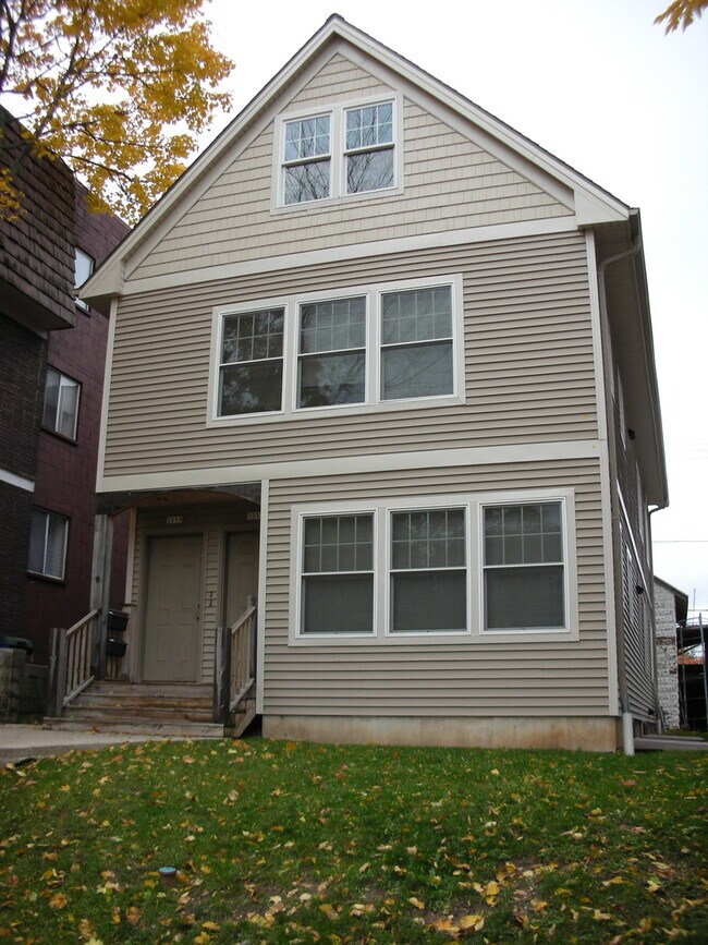 Building Photo - 3255 N Oakland Ave