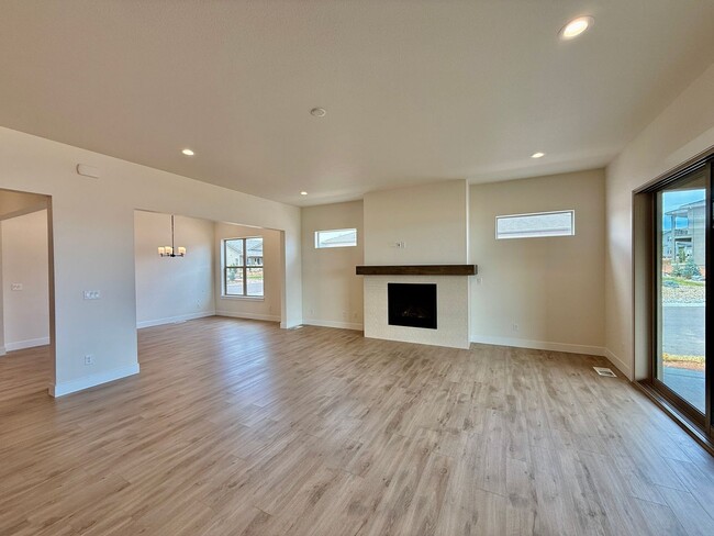 Building Photo - Luxury Living in Kissing Camels – 4 Bed | ...