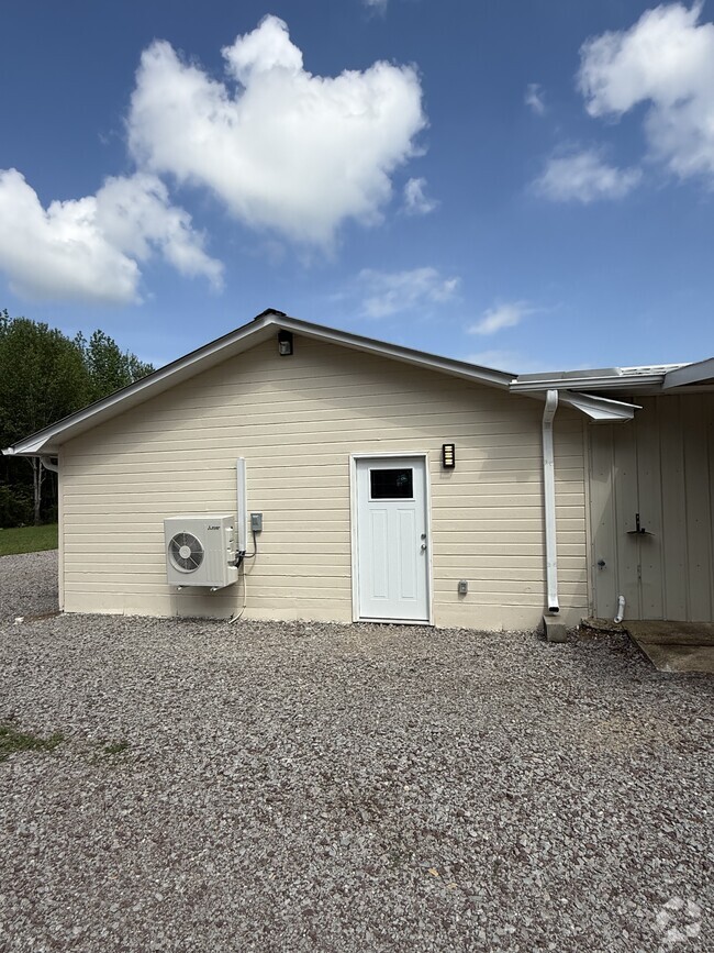 Building Photo - 210 Higgins Dr