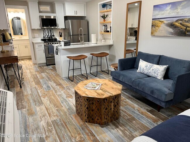 Building Photo - 208 Seminole Ave W