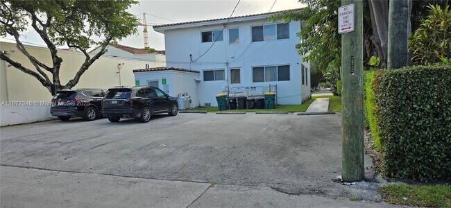 Building Photo - 3915 Ponce de Leon Blvd