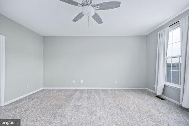 Building Photo - 214 Almond Dr