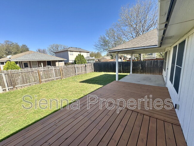 Building Photo - 909 House Creek Dr
