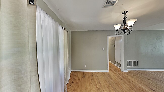 Building Photo - 3 Bedroom 1 Bath Home With 1 Car Garage In...