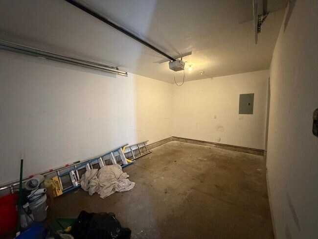 Building Photo - 75 Deerwood Dr