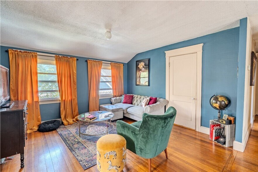 Building Photo - 125 Taber Ave