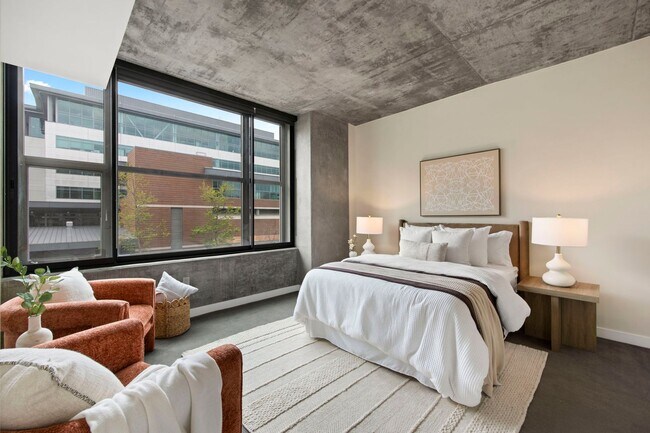 Building Photo - 2 Bed/2 Bath Luxury Condo at The Bond