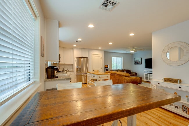 Building Photo - 8637 S Newberry Ln