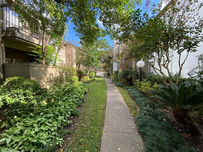 Building Photo - 10049 Westpark Dr