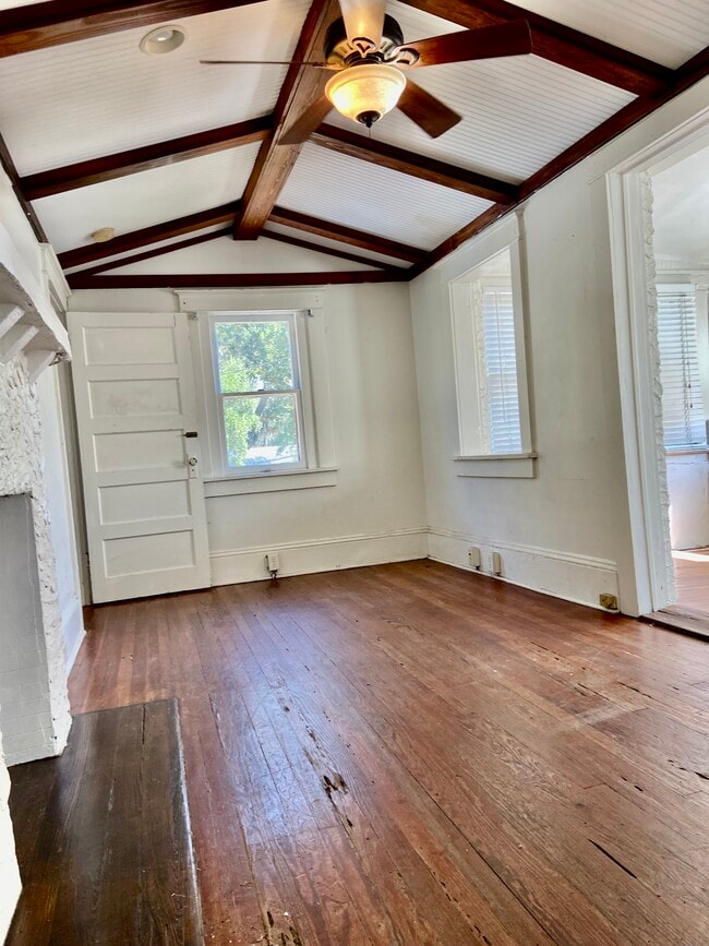 Building Photo - 16 Estey St