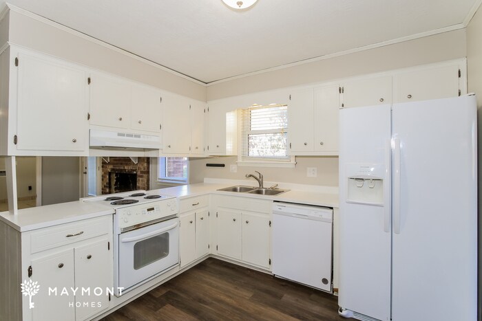 Building Photo - 4259 Woodland Dr