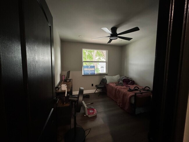 Building Photo - 10366 Buena Ventura Dr
