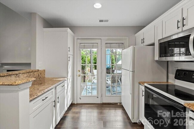 Building Photo - 9022 Roseton Ln
