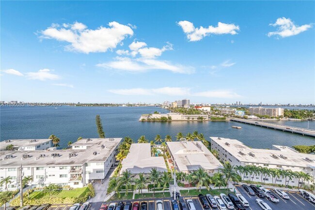 Building Photo - 7910 Harbor Island Dr