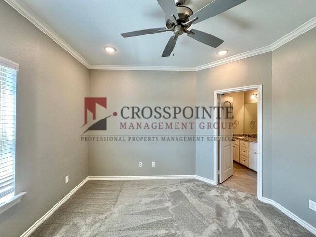 Building Photo - 3 Bedroom 2.5 Bathroom Townhomes at Villa Rosa!