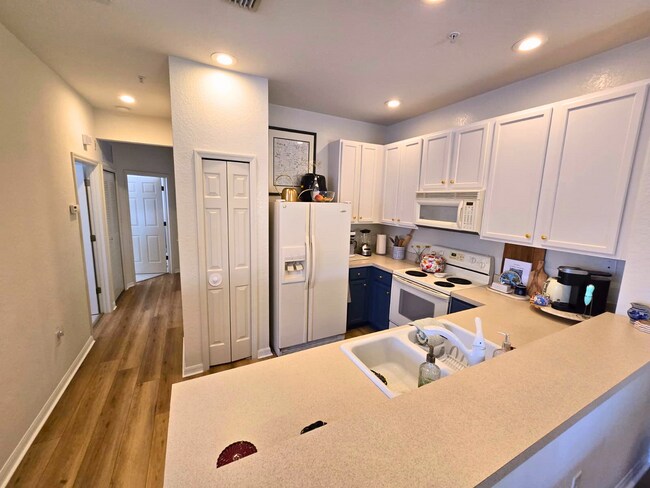 Building Photo - 3435 Parkridge Cir