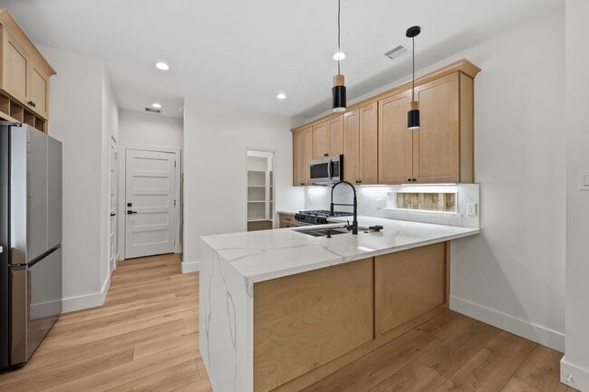 Building Photo - 8023 Easter St