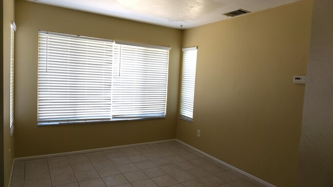 Building Photo - 1450 SE Rivergreen Cir
