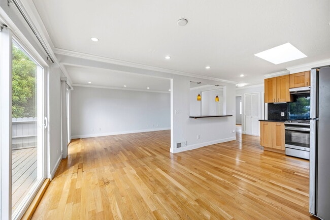 Building Photo - 407 Joost Ave