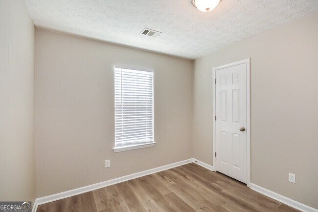Building Photo - 5621 Winchester Pl