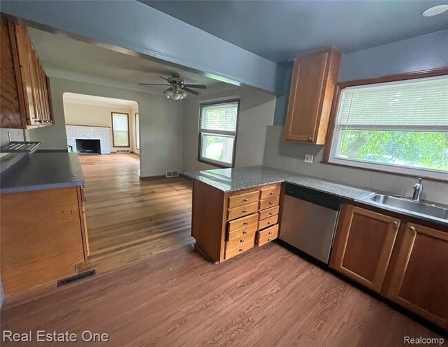 Building Photo - 10053 Royal Grand Ave