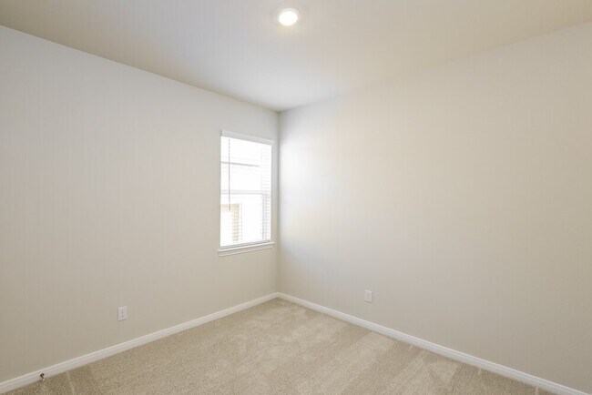 Building Photo - 420 Mustang Trot Dr