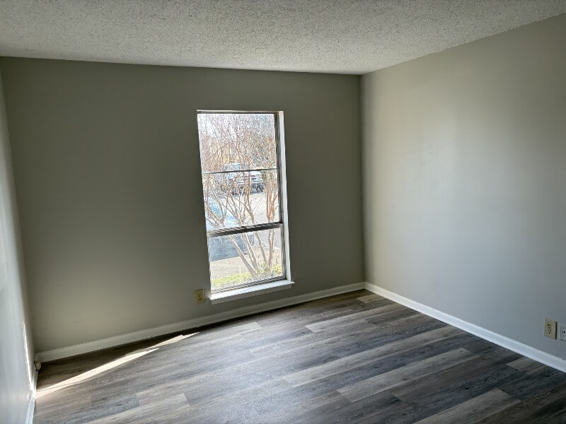 Building Photo - 515 Basswood Ave