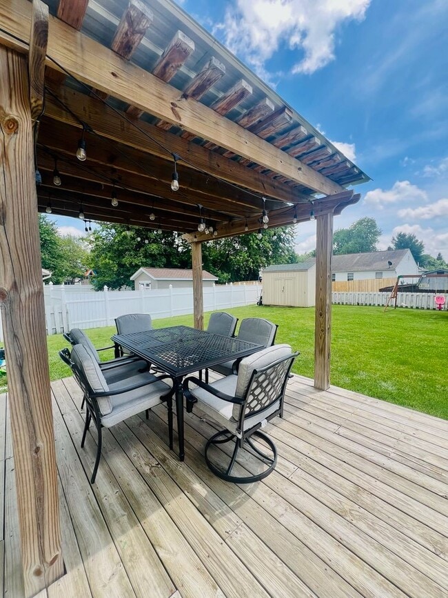 Building Photo - Beautiful 4 Bedroom Home in a Cul-De-Sac
