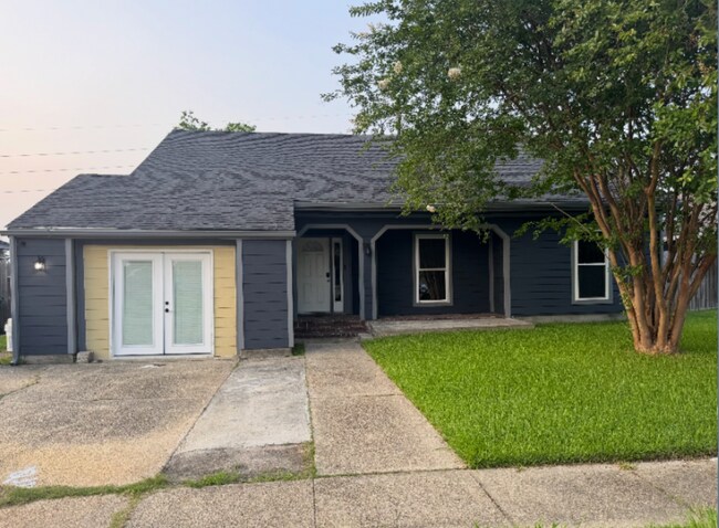 Primary Photo - 29 Sawgrass Dr